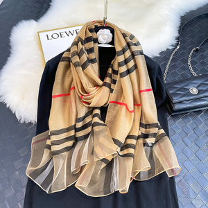条格围巾女