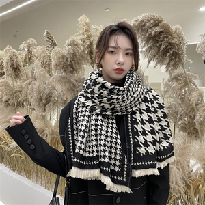 villhug淘宝小溜春秋季韩版百搭黑白棋盘格子针织围巾女ins超火情侣