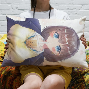 漫画星期一的丰满小爱周边海报壁同款二次元等身抱枕定制学生靠垫