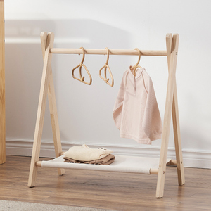 婴幼儿衣架落地儿童宝宝挂衣架多功能实木的婴儿衣服架子收纳衣柜