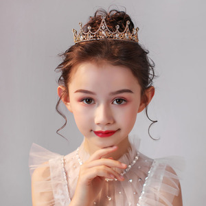 九岁女孩的公主头图片