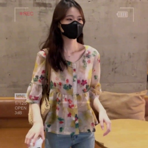 深圳南油高端女装2024夏季新款复古圆领小众设计感五分袖花色衬衫