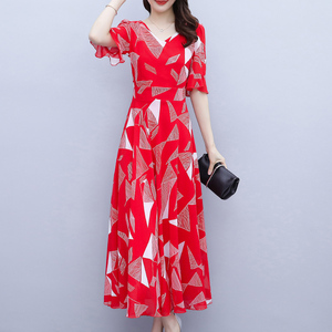 中年妈妈夏装雪纺连衣裙子2024新款高端红色三亚沙滩裙女夏季长裙