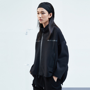 亚锐yatlas女装春季黑色正反两穿可拆卸兜帽休闲夹克女潮