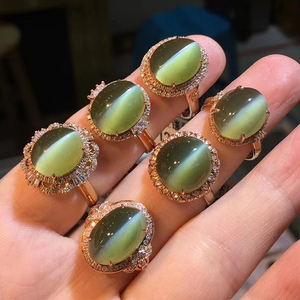 和田玉猫眼戒指18k金镶嵌俄罗斯新疆天然男女款精品蛋面碧玉指环