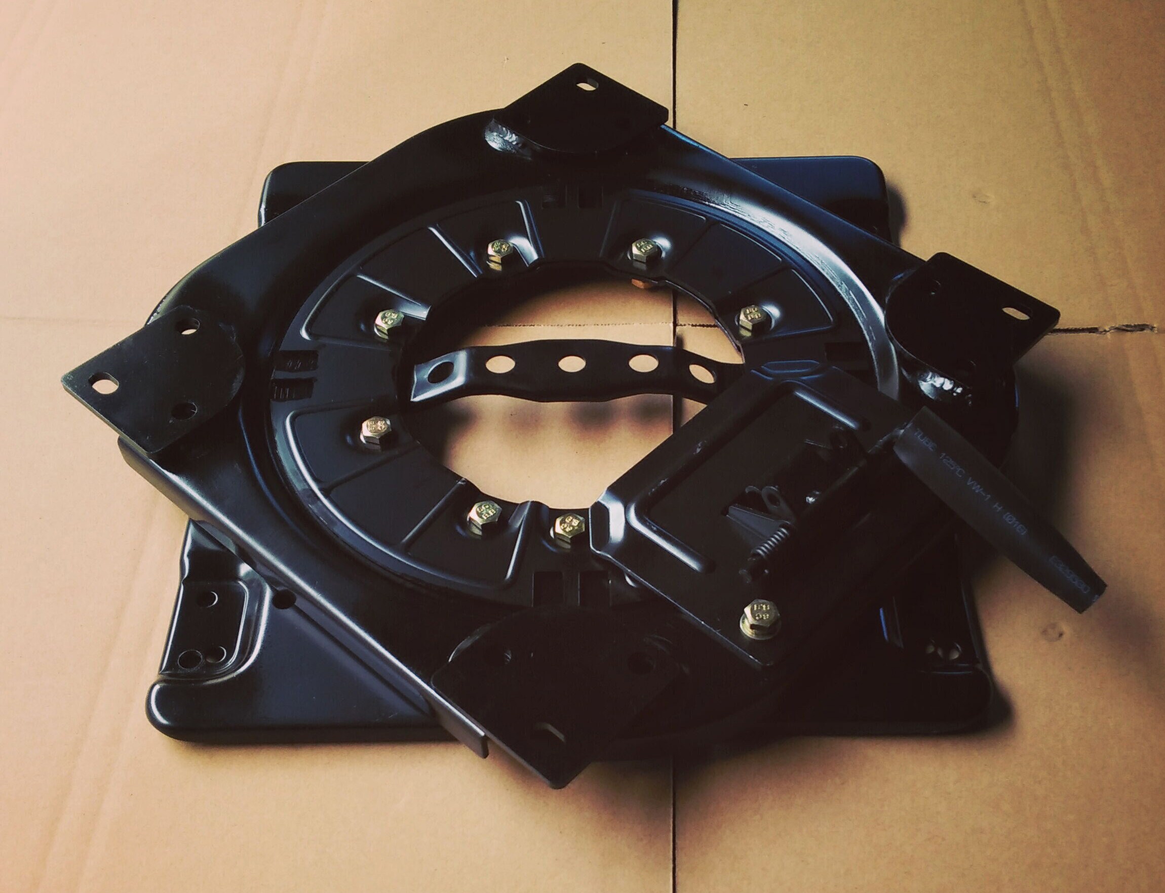 适用宝骏730中排座椅360度旋转改装汽车旋转座椅改装专用机构转盘