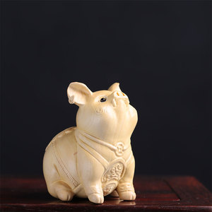 黄杨木雕刻猪