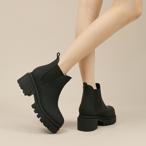 花秀娅雨鞋女款时尚外穿短筒耐磨黑色水鞋防水防滑时髦雨靴马丁靴