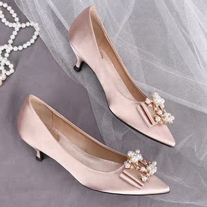 香槟色低跟婚鞋女2019新款尖头新娘鞋孕妇结婚鞋子婚纱礼服伴娘鞋