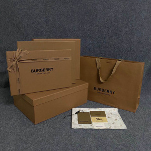 巴宝莉衣服包装