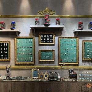 卖手饰品首饰展示挂墙收纳实木板耳环的架子上店铺家用复古相框架