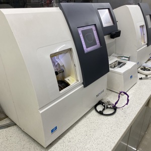 朱荣军198311淘宝加工法国依视路进口磨边机,切边无框,各种异形加工