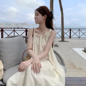 法式白色吊带连衣裙女夏初恋埃及泰国大理洱海海边度假沙滩长裙子