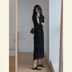 法式赫本风黑色连衣裙女高级感2024年新款夏季中袖宽松长款小黑裙