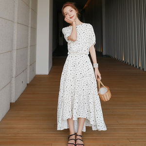 白色波点连衣裙夏季新款清新气质仙女裙休闲时尚中长款设计感裙子