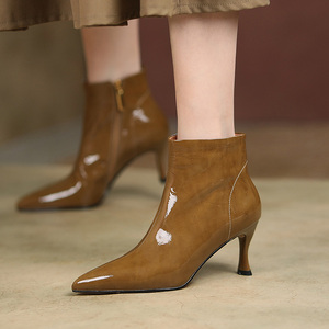 法式秋冬棕色漆皮尖头高跟短靴女细跟时尚单靴中跟亮皮鞋及踝靴女