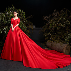 红色婚纱礼服新款2020秋季主纱缎面复古新娘结婚法式泡泡袖拖尾女