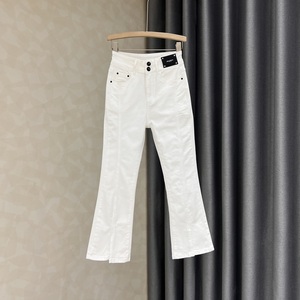 白色微喇牛仔裤女夏天新款弹力显瘦遮肉减龄高腰开叉九分喇叭裤子