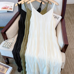 白色吊带连衣裙女夏季大码胖mm宽松遮肚子气质长裙法式度假沙滩裙