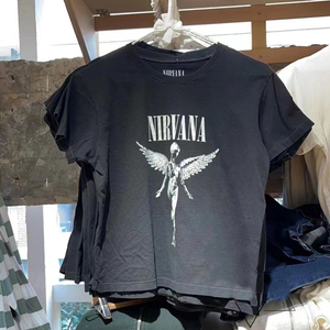 brandy melville美国涅槃摇滚乐队字母印花复古黑色t恤bm短袖上衣