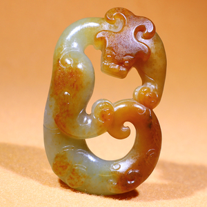 新疆和田玉青白玉籽料黄沁黄皮满皮苏工手工雕刻镂空仿古螭龙挂件