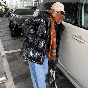 90白鸭绒亮面羽绒服女短款2022年新款小个子冬装炫彩镭射免洗外套