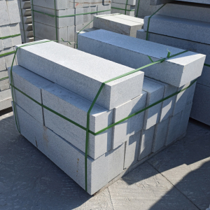 天然花岗岩芝麻白灰路沿石 路缘石路侧石路牙石花坛树池定制别墅