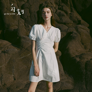 【门店同款】gofar勾划新款法式文艺气质复古v领收腰连衣裙33679