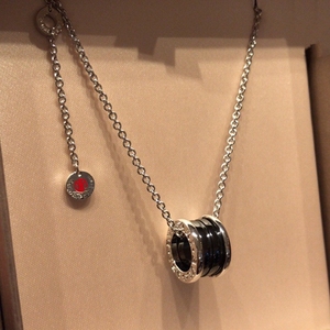 bvlgari/宝格丽项链慈善款小蛮腰18k玫瑰金黑白吊坠陶瓷锁骨链