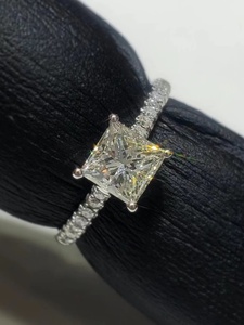 铂金莫桑石D色微镶公主方钻戒1克拉方形钻石戒指女四爪方包求婚戒