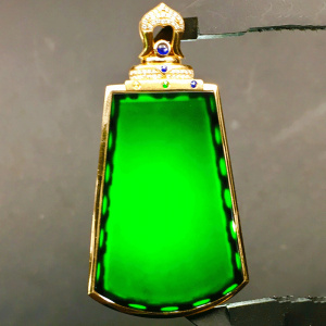 逸之璟 缅甸老坑天然a货翡翠冰种帝王绿无事牌18k金镶嵌墨翠吊坠