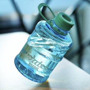 小桶装水桶水杯