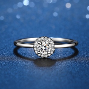 18K铂金圆包30分小钻戒指女D色莫桑石群镶纯银简约细小众轻奢婚戒