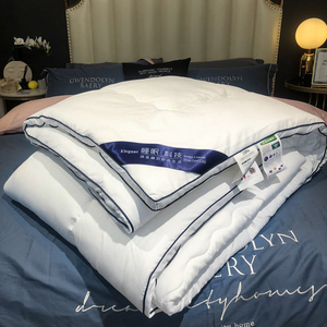 00本振全球购淘宝小绵羊家纺 四孔纤维冬被 纯棉亲水提花冬被 科技