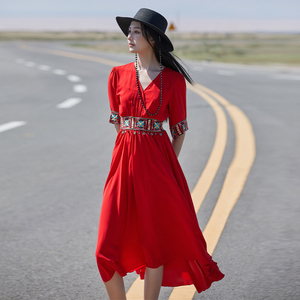 云南民族风红色连衣裙沙漠拍照红裙青海湖旅游穿搭海边度假沙滩裙
