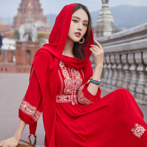 云南青海湖旅游穿搭茶卡盐湖拍照长裙民族风红色连衣裙沙漠红裙子