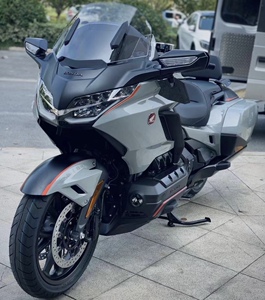 进口本田金翼1800巡航旅行长途大踏板宝马250大船水冷电喷摩托车