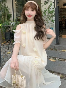 夏季法式小立领露肩立体花朵连衣裙显瘦中长款温柔风设计感仙女裙