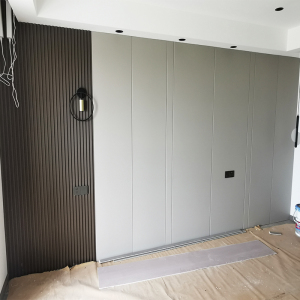 现代轻奢硬包电视背景墙实木格栅客厅沙发影视墙硬装卧室床头软包