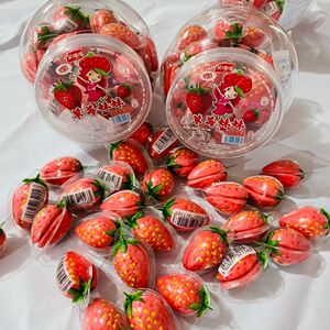 草莓妹妹趣味造型草莓软糖3d橡皮糖q弹软萌创意草莓软糖商超