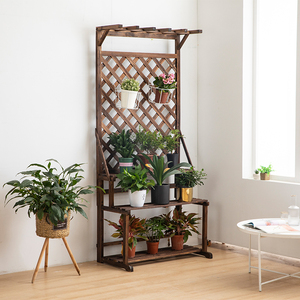 阳台木格子墙面装饰花架