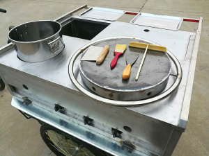 旋转煎饼果子车