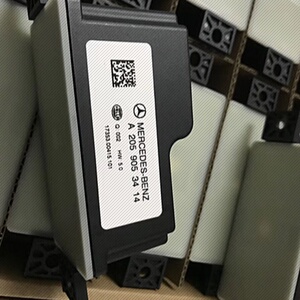 奔驰c级辅助电池