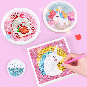 手工粘贴珠子画女孩