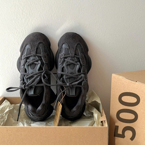 yeezy黑500
