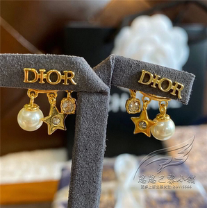 dior/迪奥2020早春新款经典cd字母珍珠五角星水钻耳钉耳环