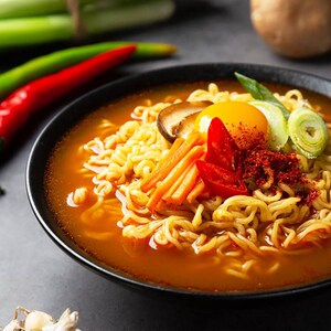 韩国进口辛拉面方便面辛辣香菇牛肉速食泡面120g40袋整箱包邮