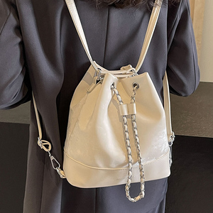 链条双肩包设计感小众包包女式2024新款双肩斜挎两用包水桶包背包