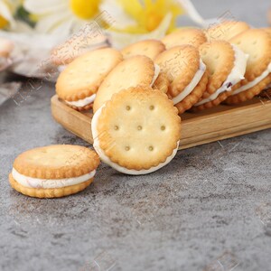 纽扣牛轧手工夹心饼干零食小吃休闲食品网红蔓越莓小饼干牛扎饼