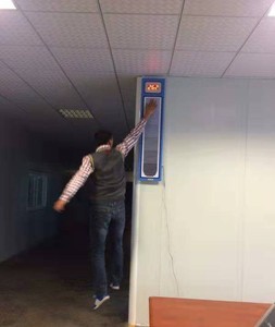 篮球板挂电子摸高训练器纵跳壁挂学校运动语音播报电子摸高测试架